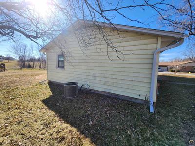 800 Iroquois Dr, House other with 3 bedrooms, 3 bathrooms and null parking in Hiawatha KS | Image 2