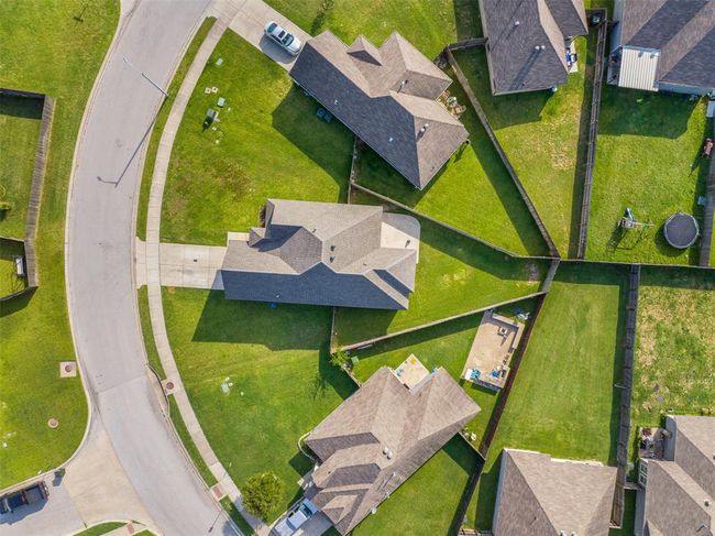 2099 Positano Loop, House other with 3 bedrooms, 2 bathrooms and 2 parking in Bryan TX | Image 32