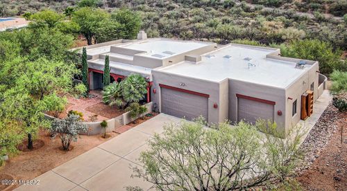 682 E Armor Springs Pl, Green Valley, AZ, 85614-6074 | Card Image