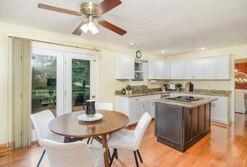 9908 Pebbleknoll Dr, Colerain Twp, OH, 45252-2108 | Card Image