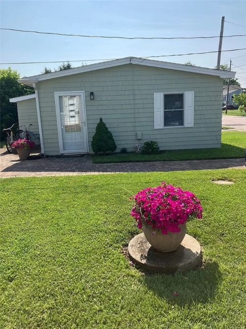 161 Charlotte Dr, East Greenwich, RI, 02818-4829 | Card Image