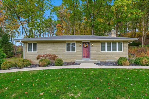 690 Pearce Mill Rd, Wexford, PA, 15090-8807 | Card Image