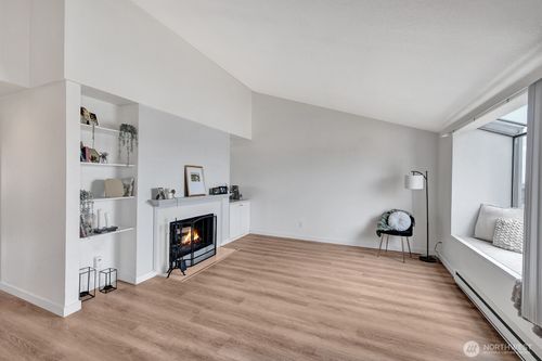 e-33-1321 S Puget Dr, Renton, WA, 98055-4332 | Card Image