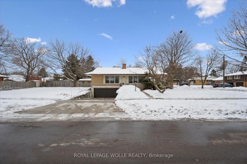 120 Islington Ave, Kitchener, ON, N2B1P4 | Card Image