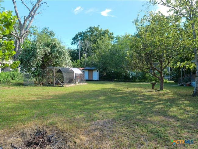 205 Hubbard Street, House other with 5 bedrooms, 3 bathrooms and null parking in Yoakum TX | Image 8