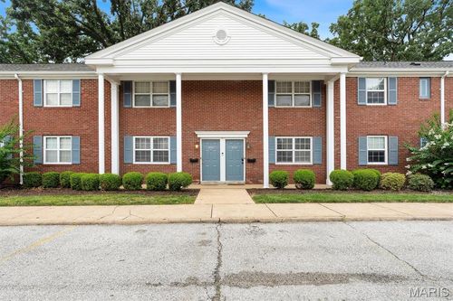 8912 N Swan Cir, Saint Louis, MO, 63144-1141 | Card Image