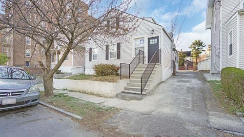 219 E 238th Street, New York, NY, 10470 | Card Image