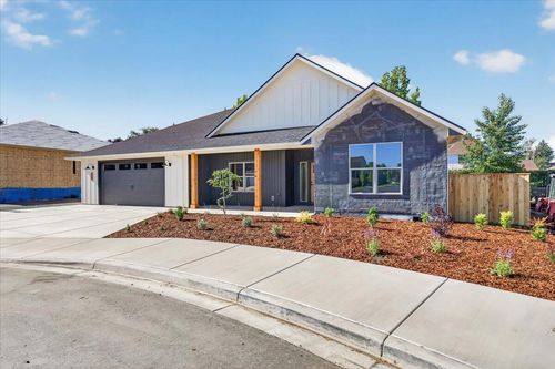 3304 Tree Top Dr, Medford, OR, 97504-5269 | Card Image