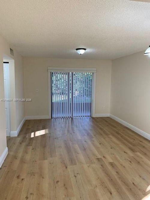37-103-9720 Hammocks Blvd, Miami, FL, 33196-1527 | Card Image