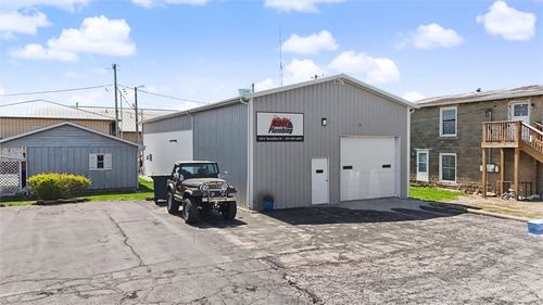 110 E Vermilion St, Catlin, IL, 61817-1057 | Card Image