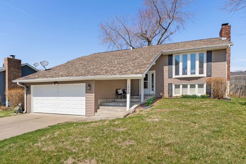 1328 W 47th Ct, Davenport, IA, 52806-3604 | Card Image
