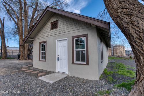 505 Grandridge Rd, Grandview, WA, 98930-1541 | Card Image