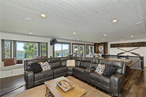 533 Sunderland Ct, Lake Arrowhead, CA, 92352 | Card Image