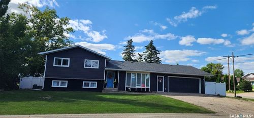 613 Peters Ave, Oxbow, SK, S0C2B0 | Card Image