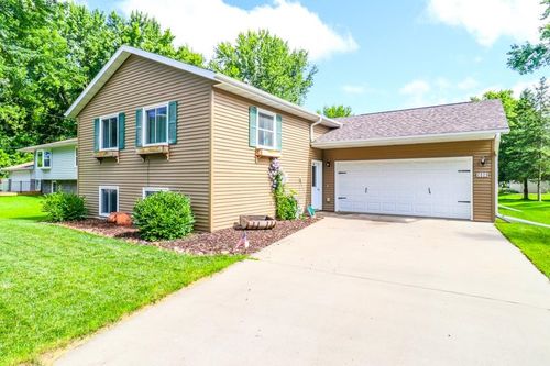 1015 E Blodgett St, Marshfield, WI, 54449-3839 | Card Image
