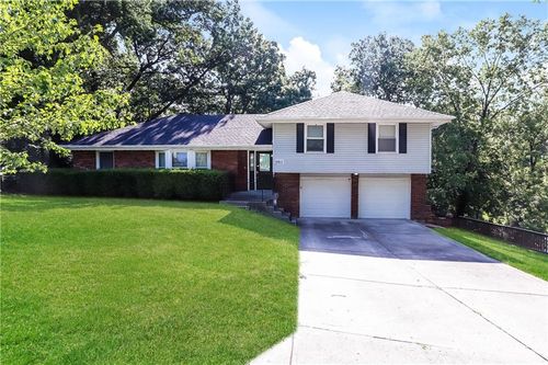5913 N Wyandotte St, Gladstone, MO, 64118-4056 | Card Image