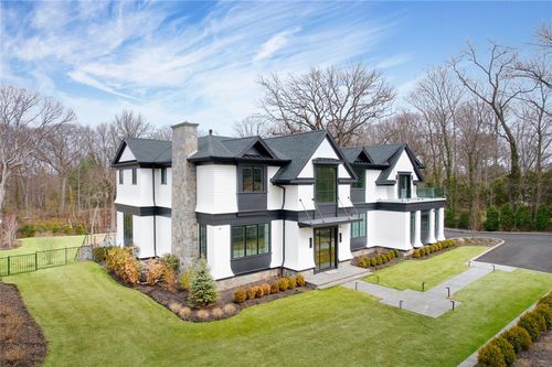 95 Spruce St, Roslyn, NY, 11576-1210 | Card Image