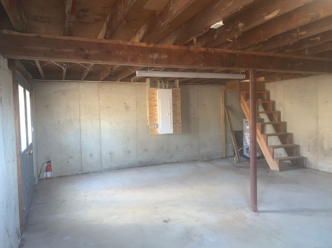 Walk out basement Garage/Outbuilding | Image 26