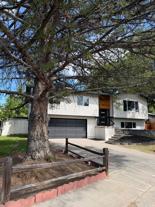 8287 S Valencia Cir, Sandy, UT, 84093-1229 | Card Image