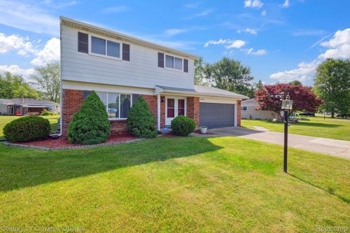 27691 Westcott Crescent Cir, Farmington Hills, MI, 48334-5351 | Card Image