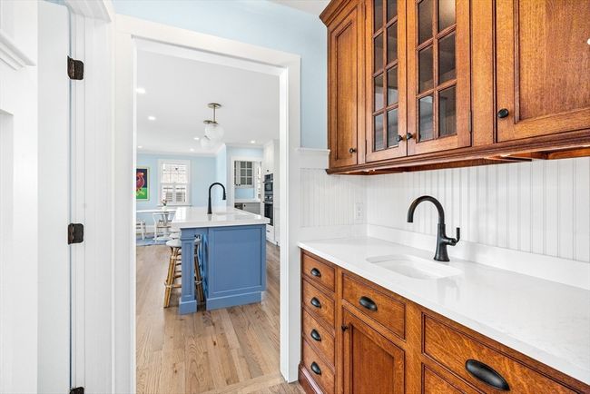22 Marion St, House other with 4 bedrooms, 5 bathrooms and 4 parking in Hingham MA | Image 8