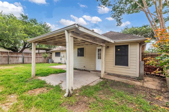 The spacious back yard offers plenty of room for outdoor living. | Image 26
