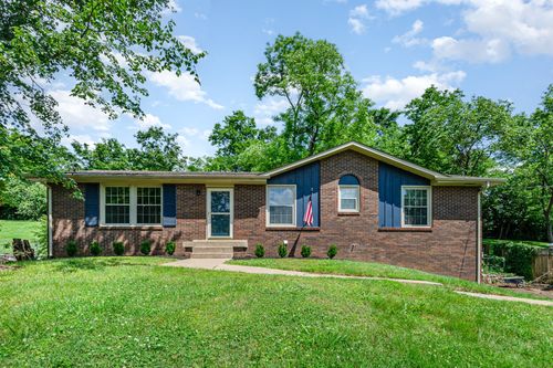 138 Lakeside Park Dr, Hendersonville, TN, 37075-4833 | Card Image