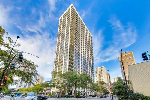 2903l-88 W Schiller St, Chicago, IL, 60610-4920 | Card Image
