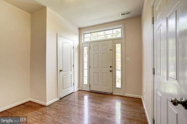 12920 Wood Crescent Cir, Townhouse with 3 bedrooms, 4 bathrooms and null parking in HERNDON VA | Image 5