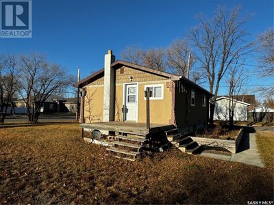 502 Main St, House other with 2 bedrooms, 2 bathrooms and null parking in Lampman SK | Image 3