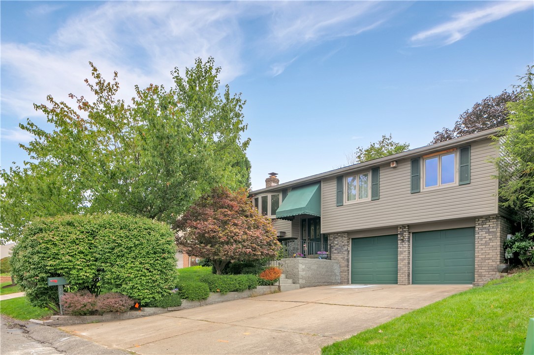 Macbeth Dr, New Kensington, PA 15068