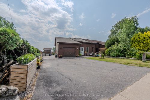 687 Main St, Callander, ON, P0H1H0 | Card Image