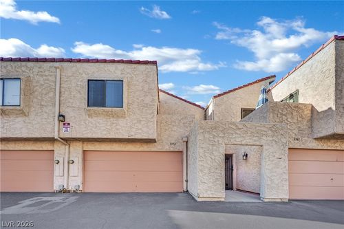 3373 Milenko Dr, Las Vegas, NV, 89121-5135 | Card Image