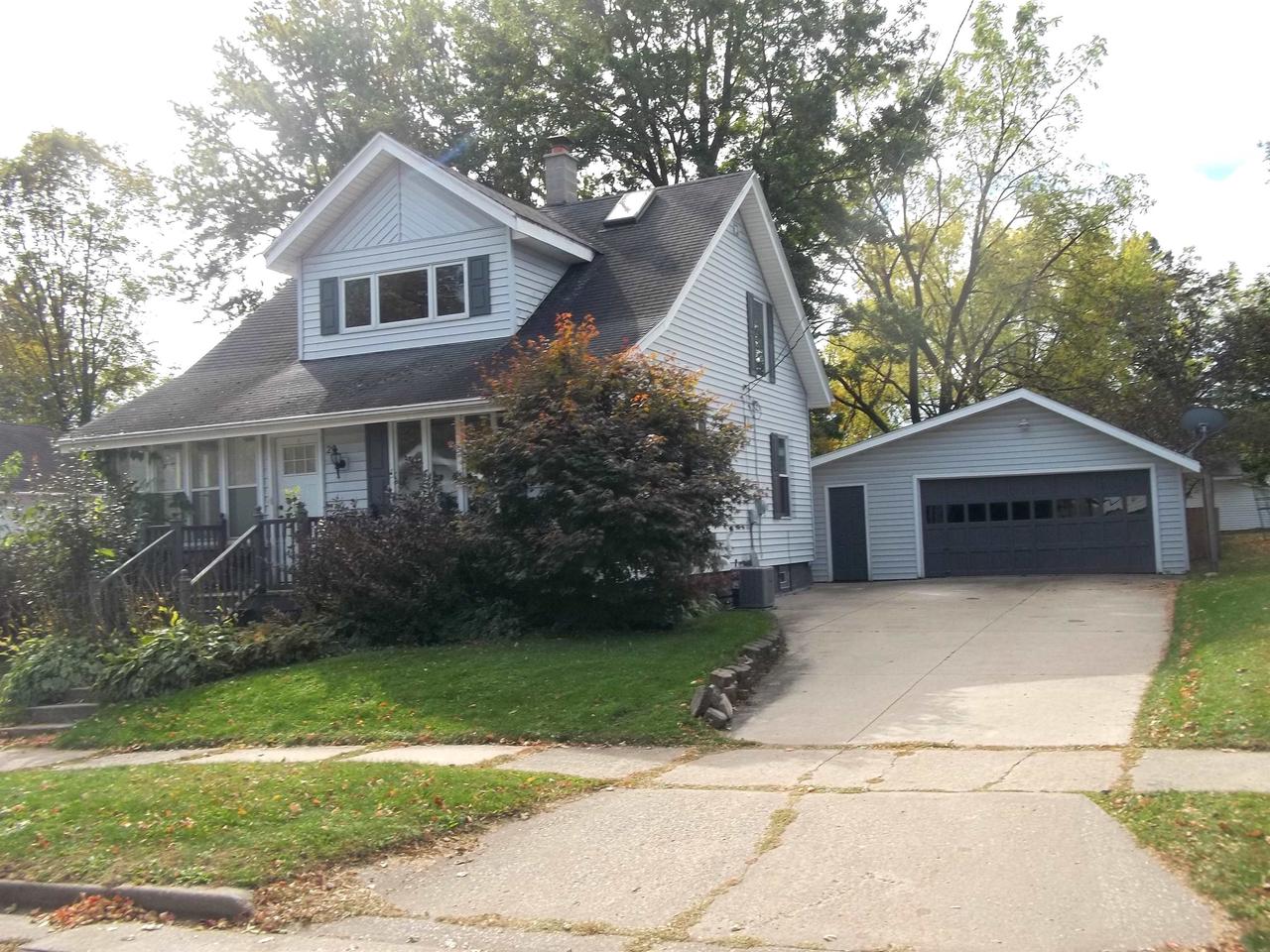 18th St, Clintonville, WI 54929