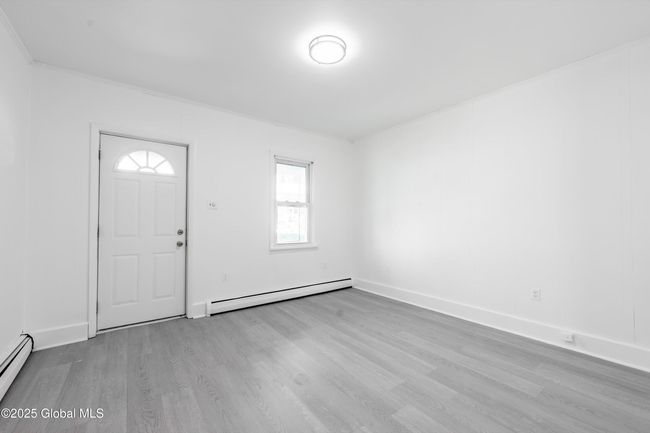 556 Clarendon St, House other with 2 bedrooms, 1 bathrooms and 2 parking in Schenectady NY | Image 4