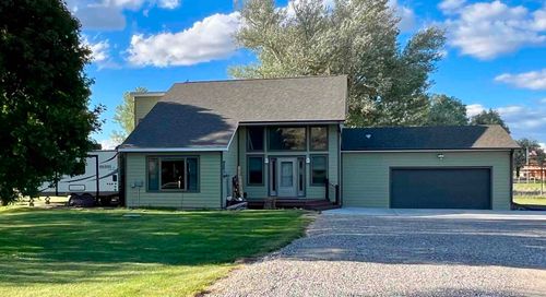 451 E River Rd, Thermopolis, WY, 82443-9621 | Card Image