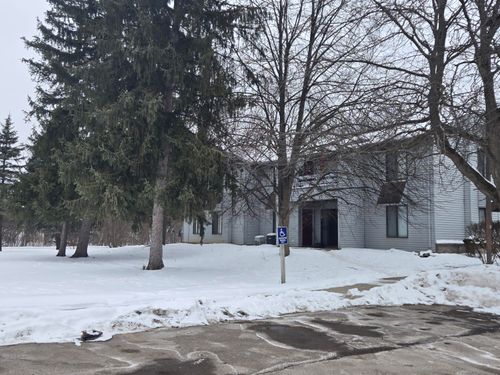 3862 Sparrow Wood Dr, Ann Arbor, MI, 48108-1131 | Card Image