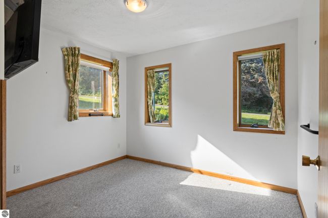 12305 3 Rd St, House other with 5 bedrooms, 4 bathrooms and null parking in Kewadin MI | Image 56