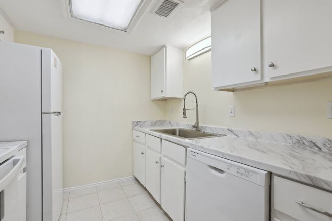 APT-210 - 2401 Leon St, Condo with 2 bedrooms, 2 bathrooms and 2 parking in Austin TX | Image 12