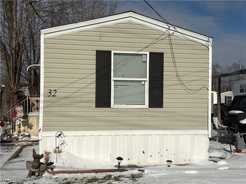 32 Eddy Rd, Madison, OH, 44057-1635 | Card Image