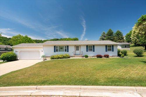 224 Eagles Bluff Rd, La Crescent, MN, 55947-1827 | Card Image
