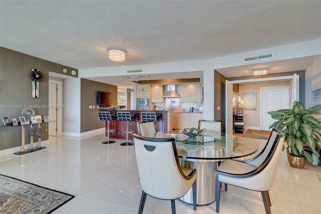 APT-703 - 1 N Ocean Blvd, Condo with 2 bedrooms, 3 bathrooms and null parking in Pompano Beach FL | Image 8