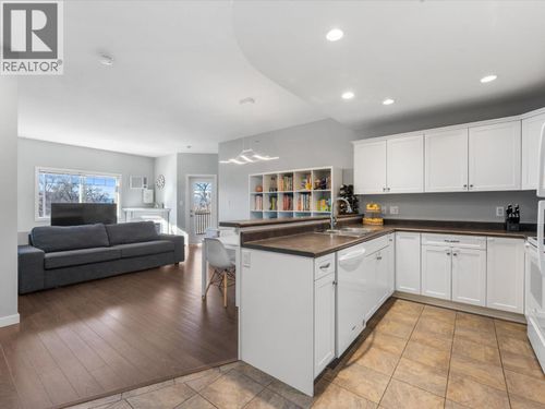 302-345 Mills Rd, Kelowna, BC, V1X4G9 | Card Image