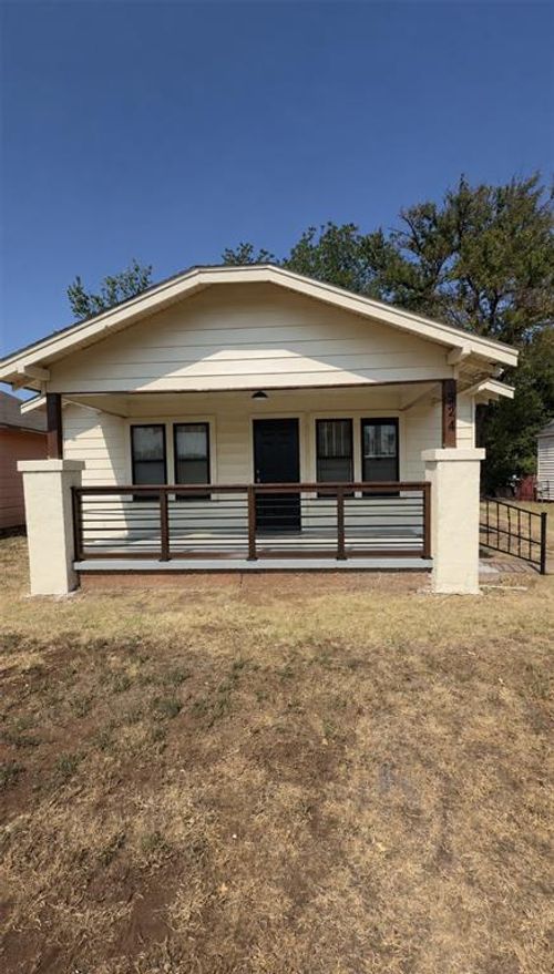 524 S 8th St, Clinton, OK, 73601-4408 | Card Image