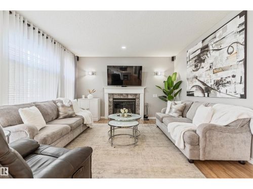 1235 Ormsby Lane Nw, Edmonton, AB, T5T6R2 | Card Image