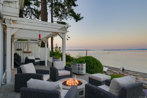 5097 Cordova Bay Rd, Victoria, BC, V8Y2K1 | Card Image