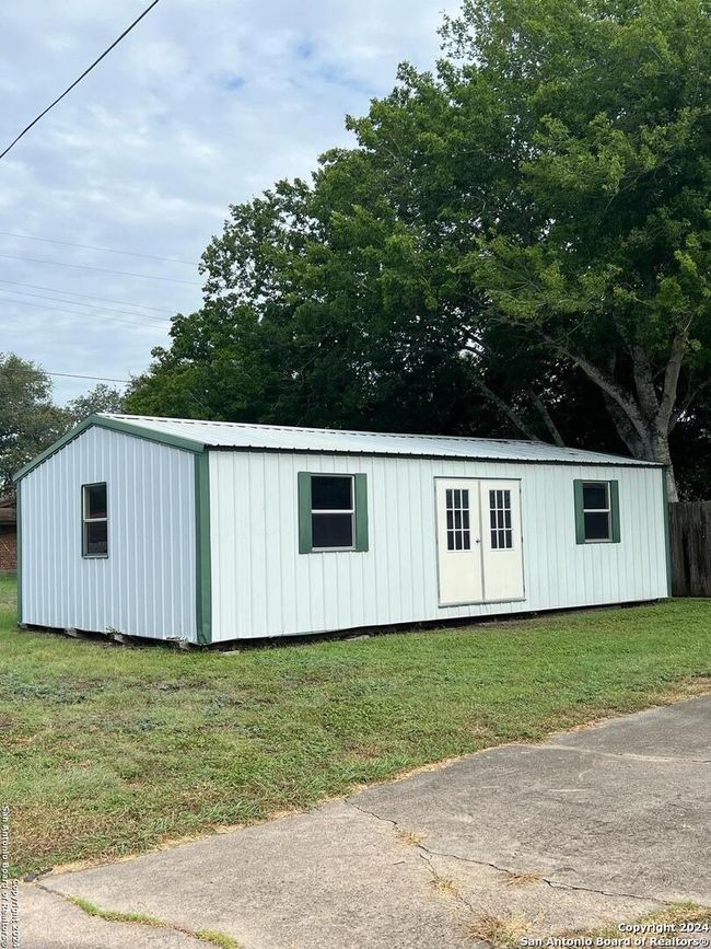 614 S 8 Th St, House other with 3 bedrooms, 2 bathrooms and null parking in Kenedy TX | Image 9