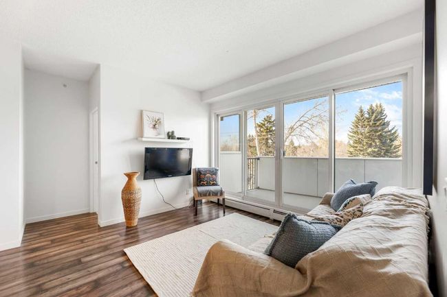 302 - 4818 Varsity Drive Nw, Condo with 2 bedrooms, 1 bathrooms and 1 parking in Calgary AB | Image 6