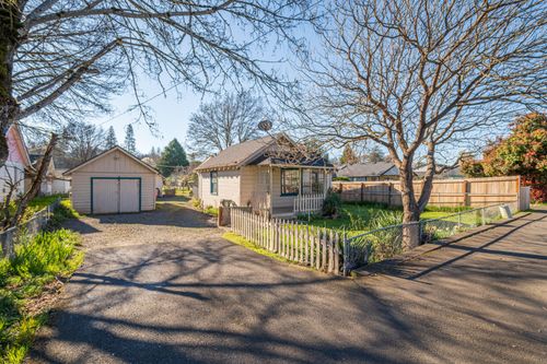 407 S Shasta Ave, Eagle Point, OR, 97524-8513 | Card Image