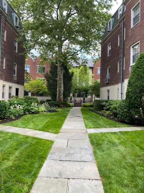 7y-7 Chateau Circle, Scarsdale, NY, 10583 | Card Image